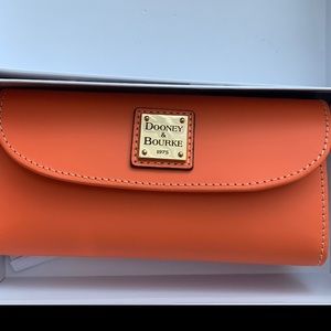 Dooney & Bourke Continental (Beacon) wallet
